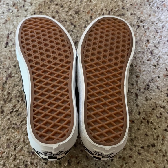 Vans - Picture 2 of 3